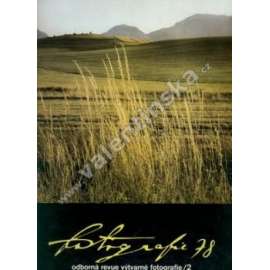 Revue Fotografie 78. Ročník XXII. Číslo 2. (časopis, mj. Polský fotograf Leszek Szurkowski; Fotoreportér Antonín Bahenský; Stručná historie fotografie; fotografie Robert Capa, D. Hochová, Tausk)