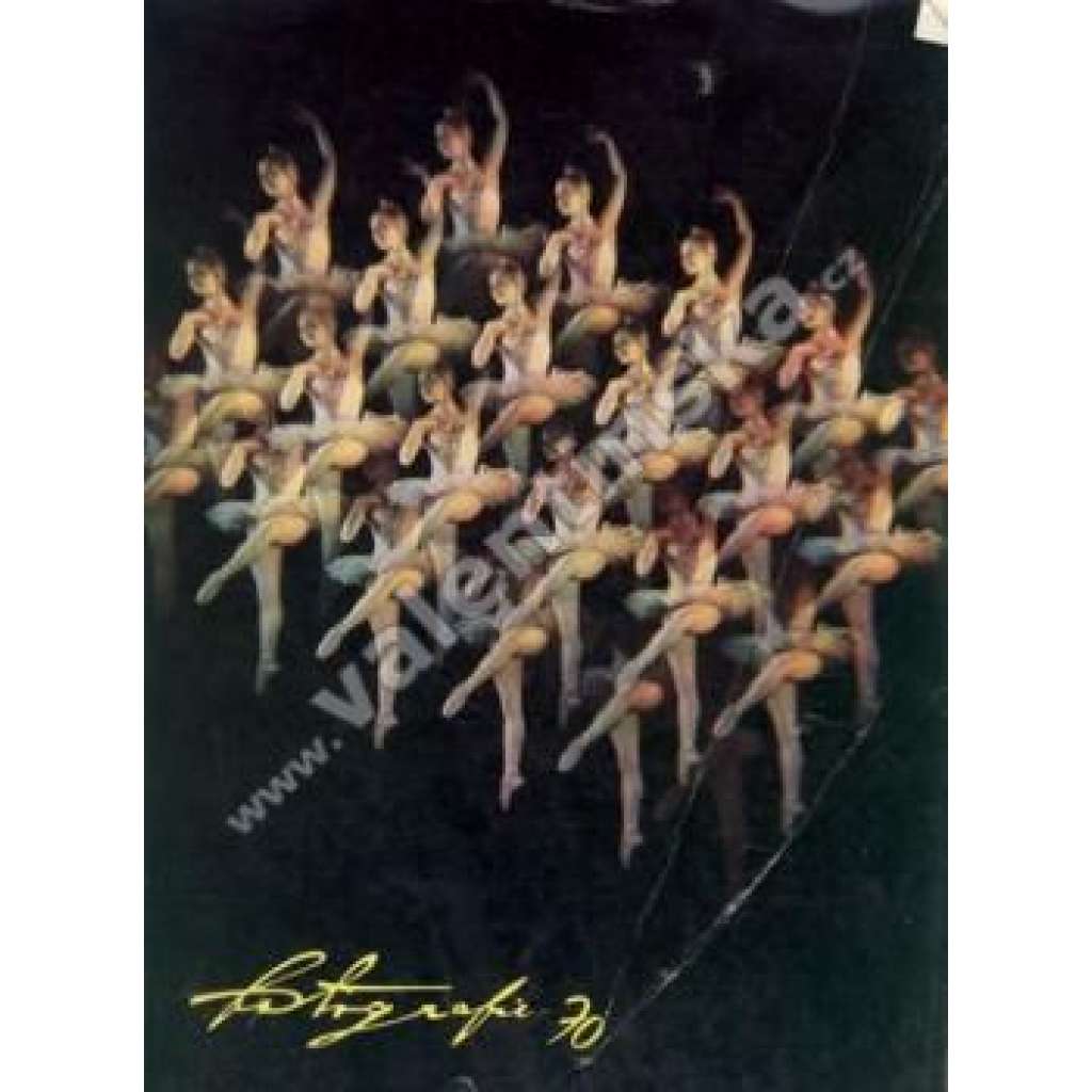 Revue Fotografie 70. Ročník XIV. Číslo 4. (časopis, mj. V. Zykmund - Výtvarná fotografie a adaptace; K. O. Hrubý - Na pomezí snu a skutečnosti; M. Macourek o Janu Saudkovi; J. Šerých o snímcích Daniela Reyneka)