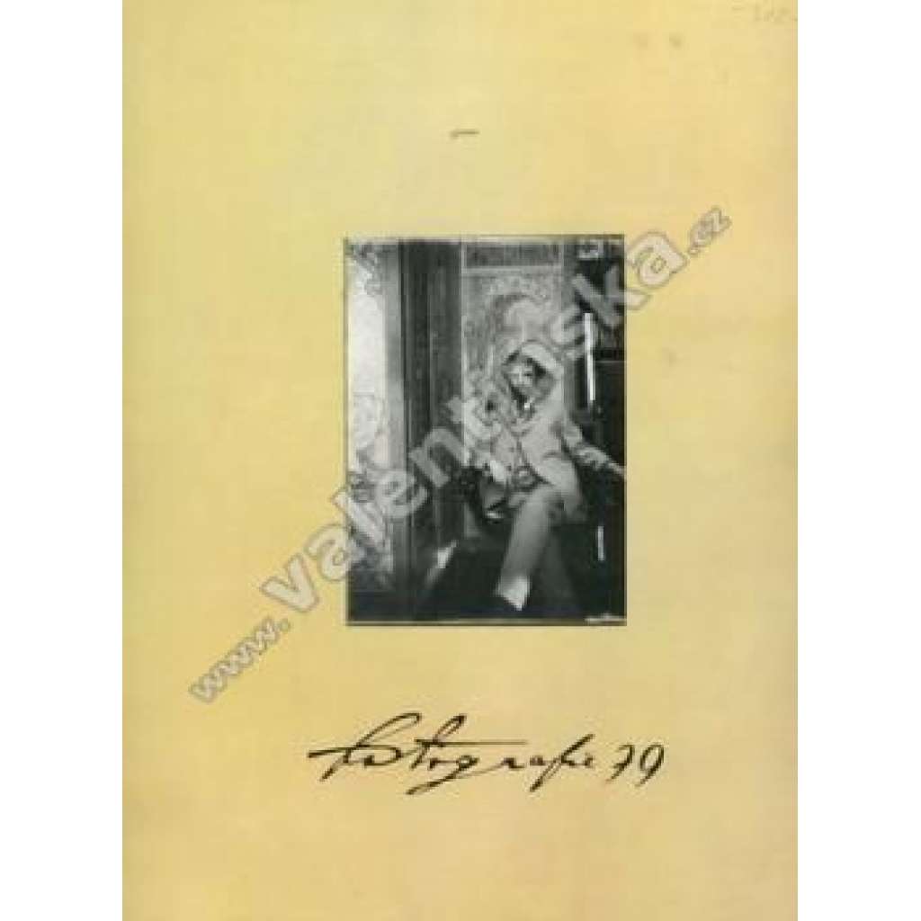 Revue Fotografie 79. Ročník XXIII. Číslo 3. (časopis, mj. Fotografie Jiřího Hankeho, 70 let Josefa Ehma, Zázračné kouzlo Afriky, Chvála turistického fotografování)