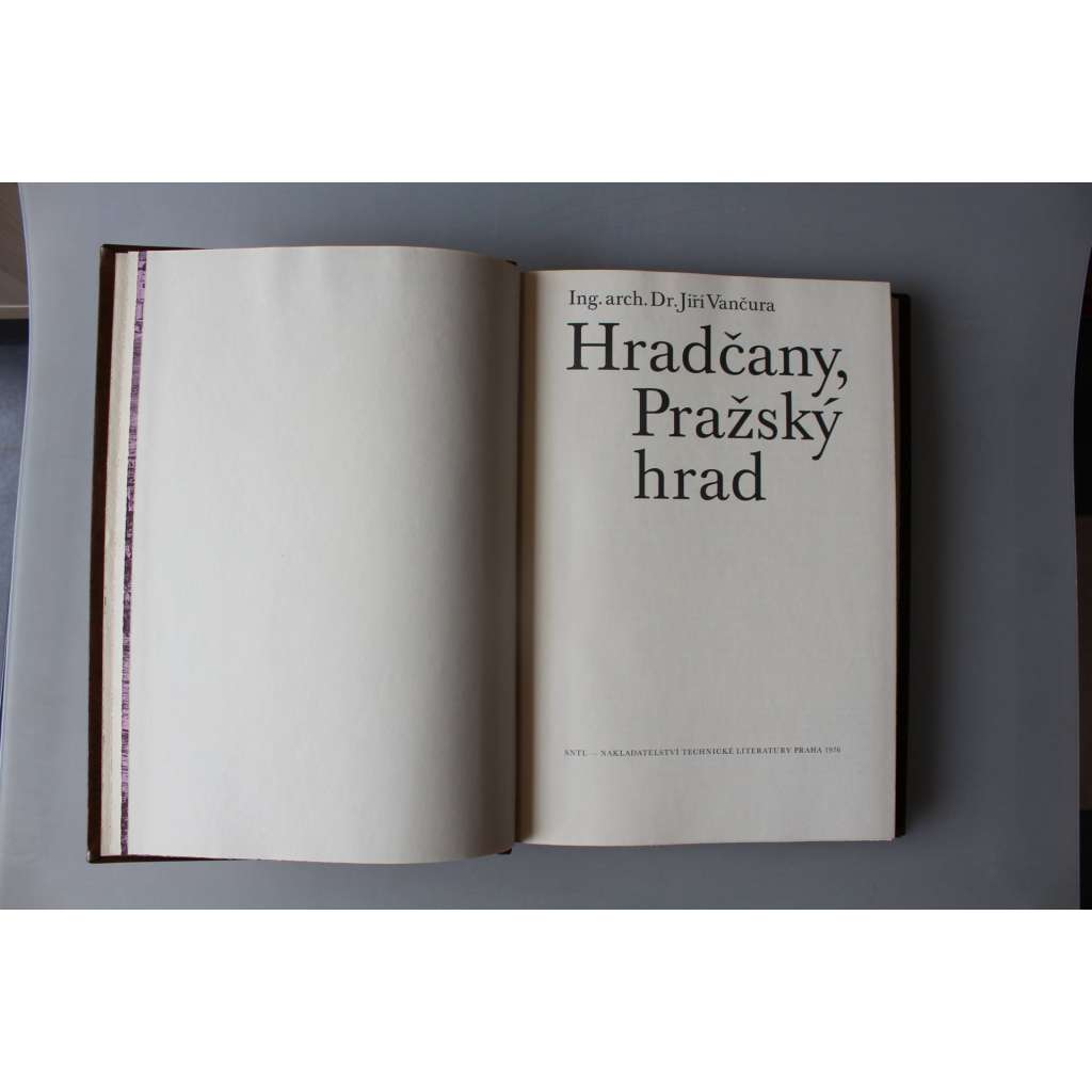 Hradčany, Pražský hrad (Praha - Hradčany, architektura, historie, památky, Chrám sv. Víta, ; celokožená vazba - vazba kůže) HOL