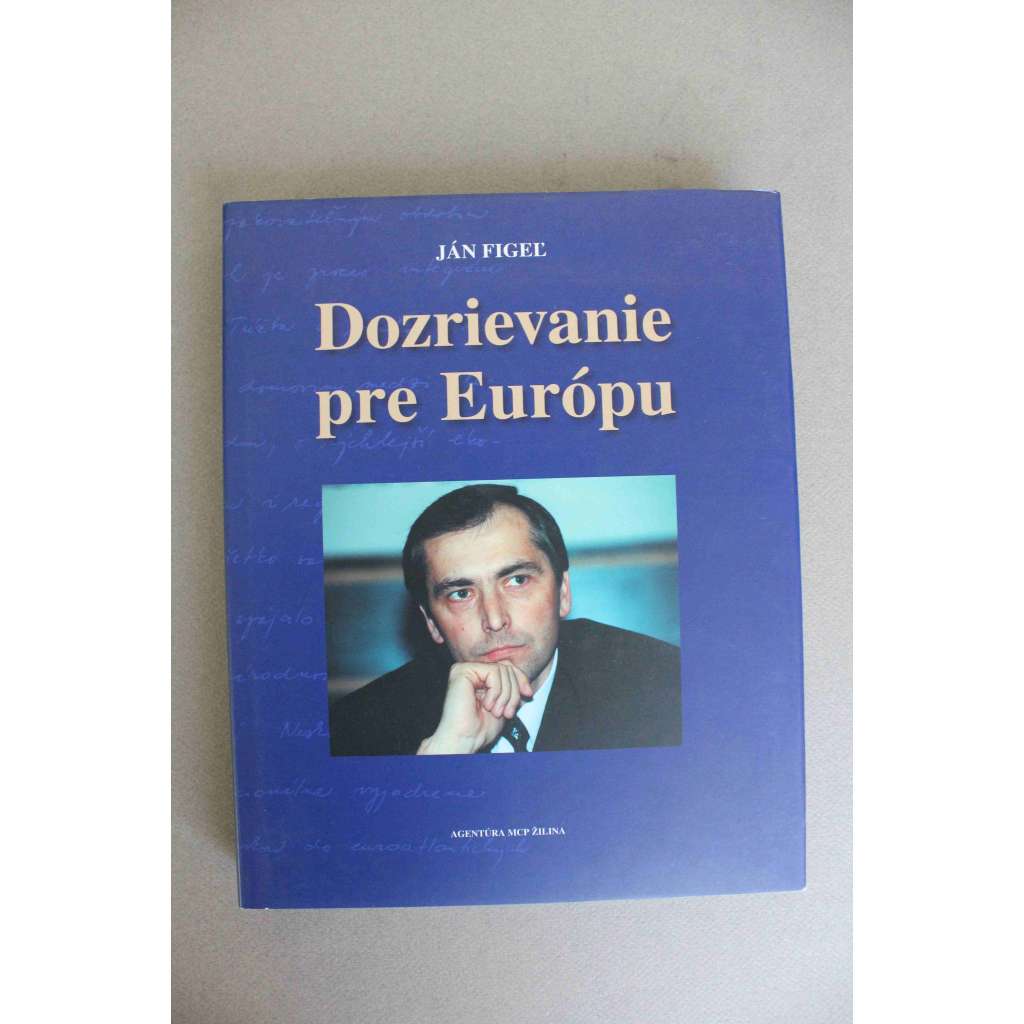 Dozrievanie pre Európu (Zrání pro Evropu, Slovensko, Evropská unie, politika, diplomacie; věnování [Jiří Paroubek] a podpis Ján Figeľ)