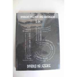 Divadlo Na Jezerce. 15 let Divadelní společnosti Jana Hrušínského (Praha, divadlo, fotografie, mj. Juraj Herz, Jan Tříska, Jiří Suchý, Barbora Hrzánová; věnování a podpis Jan Hrušínský) Divadlo Na Jezerce. 15 let Divadelní společnosti Jana Hrušínského (Praha, divadlo, fotografie, mj. Juraj Herz, Jan Tříska, Jiří Suchý, Barbora Hrzánová; věnování a podpis Jan Hrušínský)
