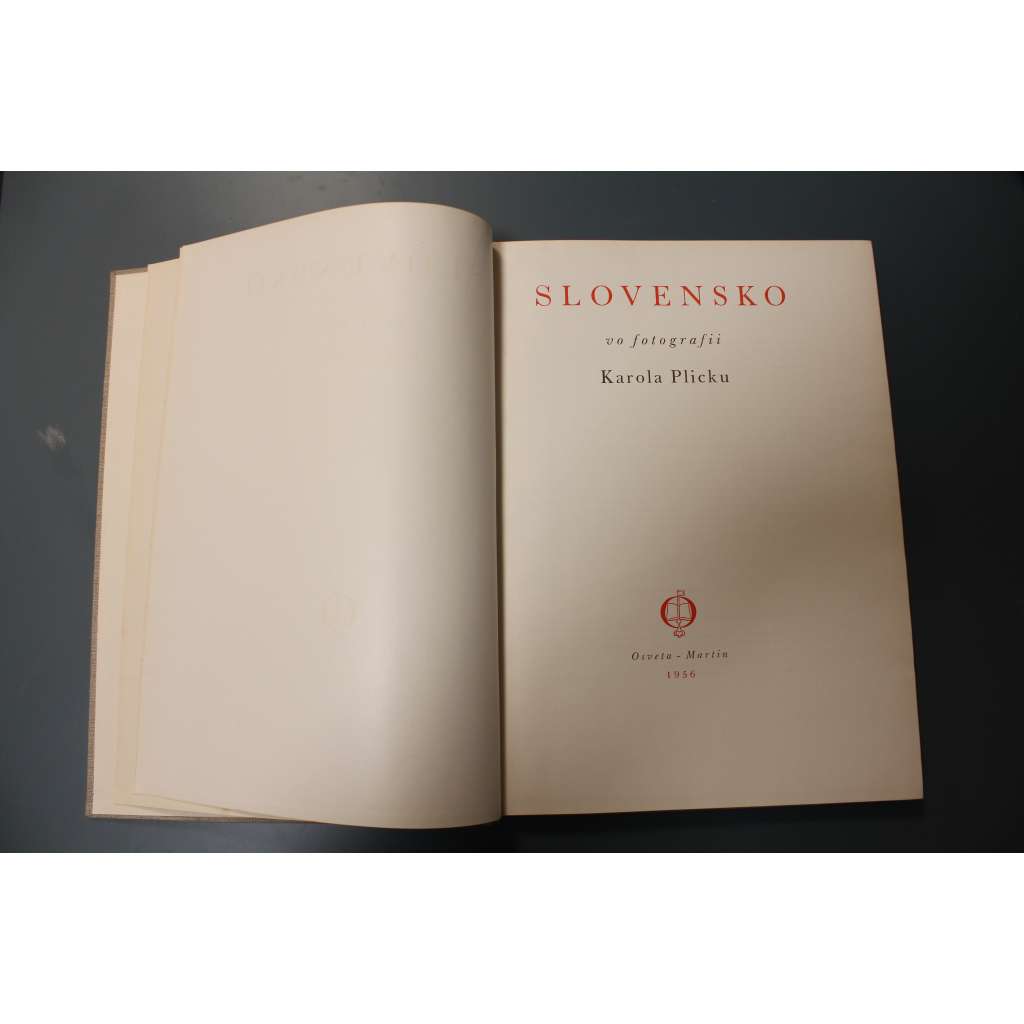 Slovensko vo fotografii Karola Plicku (Slovensko ve fotografii Karla Plicky; fotografie, mj. Bratislava, Trnava, Orava, Levoča, Kežmarok; hlubotisk)
