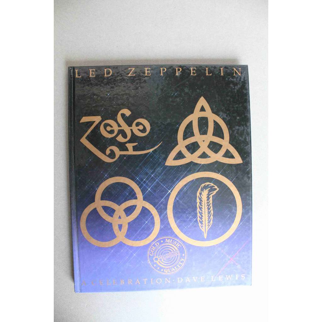 Led Zeppelin. A Celebration (edice: Gold Music Quality, sv. 2) (hudební skupina, rock, fotografie, mj. Robert Plant, Jimmy Page, John Bonham, John Paul Jones) Led Zeppelin. A Celebration (edice: Gold Music Quality, sv. 2) (hudební skupina, rock, fotografie, mj. Robert Plant, Jimmy Page, John Bonham, John Paul Jones)