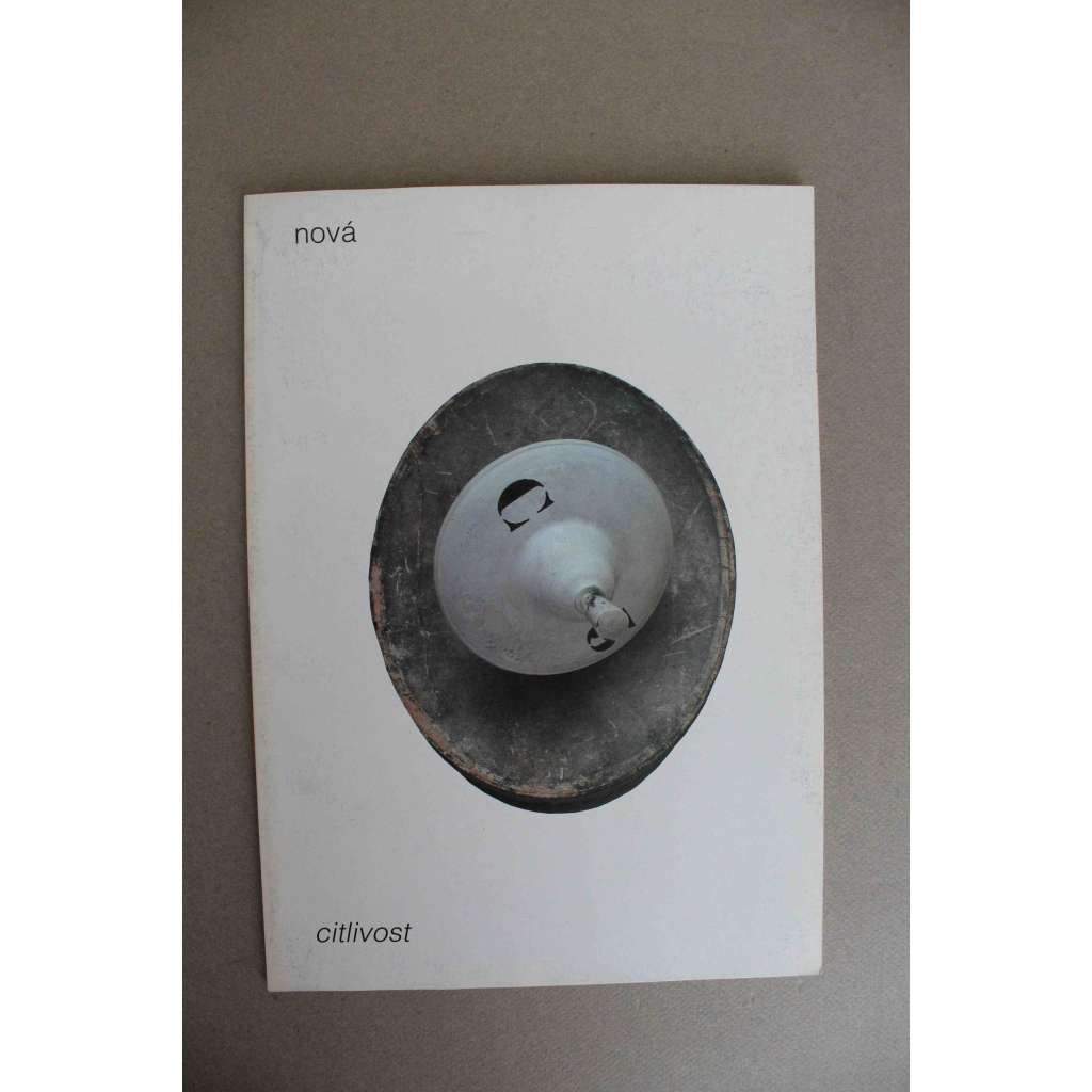 Nová citlivost (výstavní katalog, texty, mj. Milan Knížák, Jan Koblasa, Stanislav Kolíbal, Jan Kotík, Jiří Šetlík, Eva Petrová, Jiří Padrta)