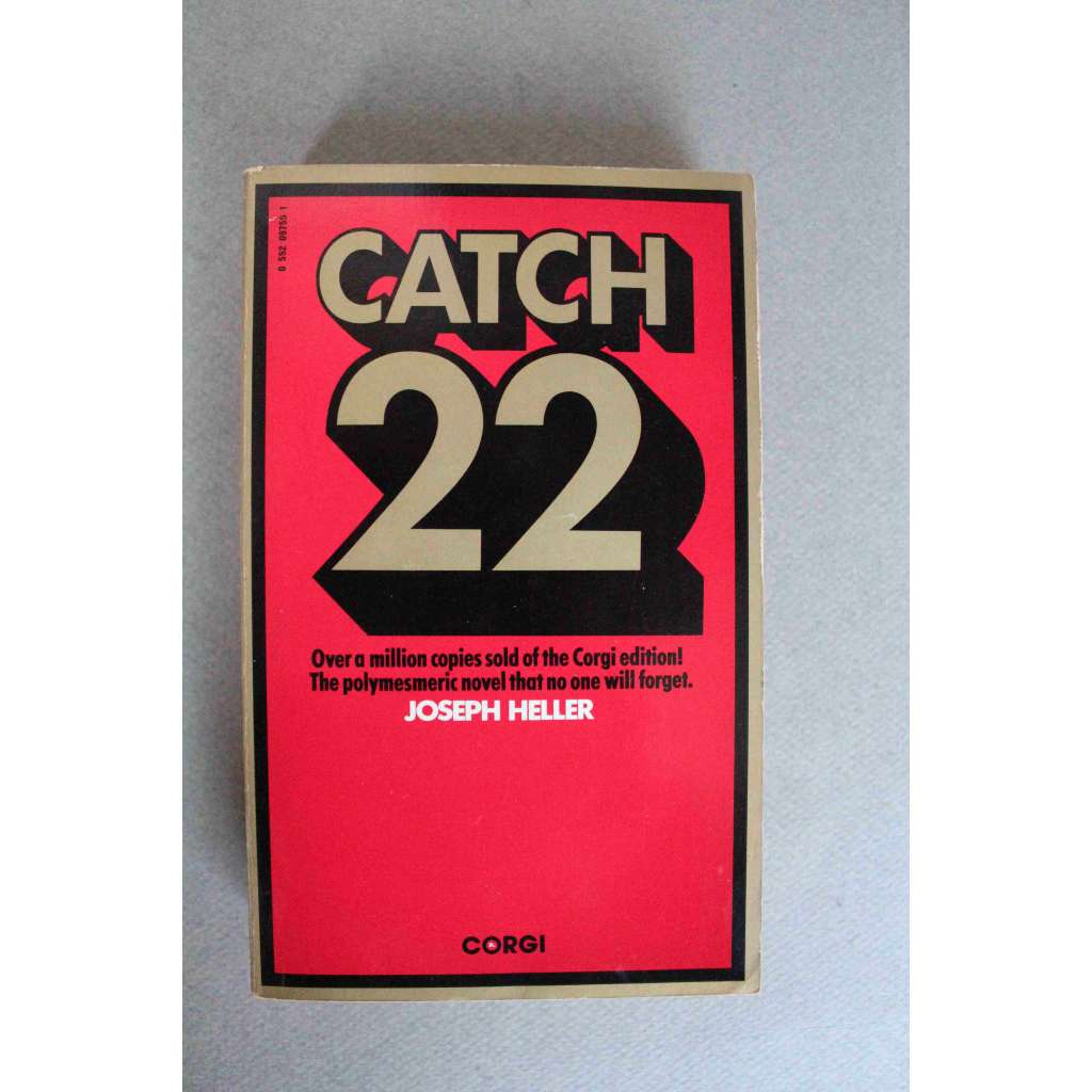 Catch 22 (Hlava 22, druhá světová válka, satira)