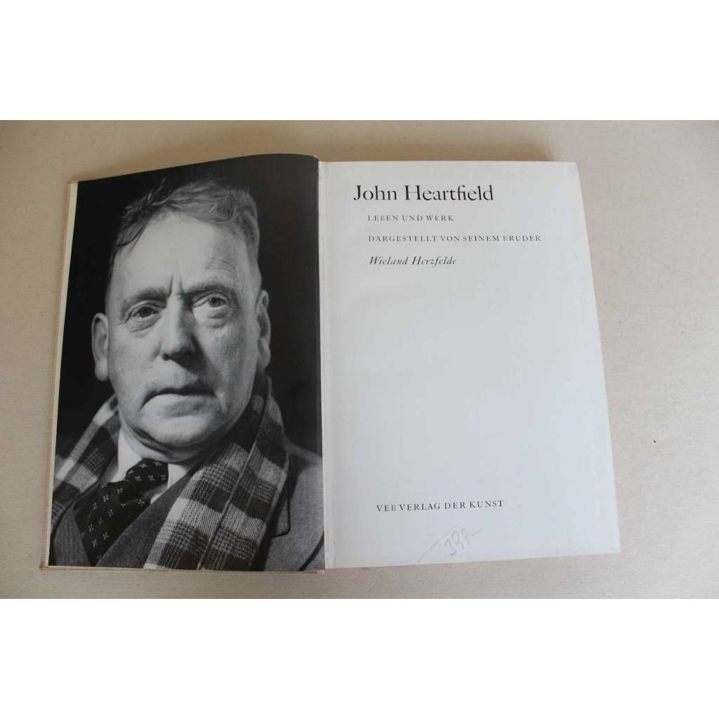 John Heartfield. Leben und Werk (Helmut Herzfeld, fotografie, fotomontáž, satira, Dada, dadaismus)