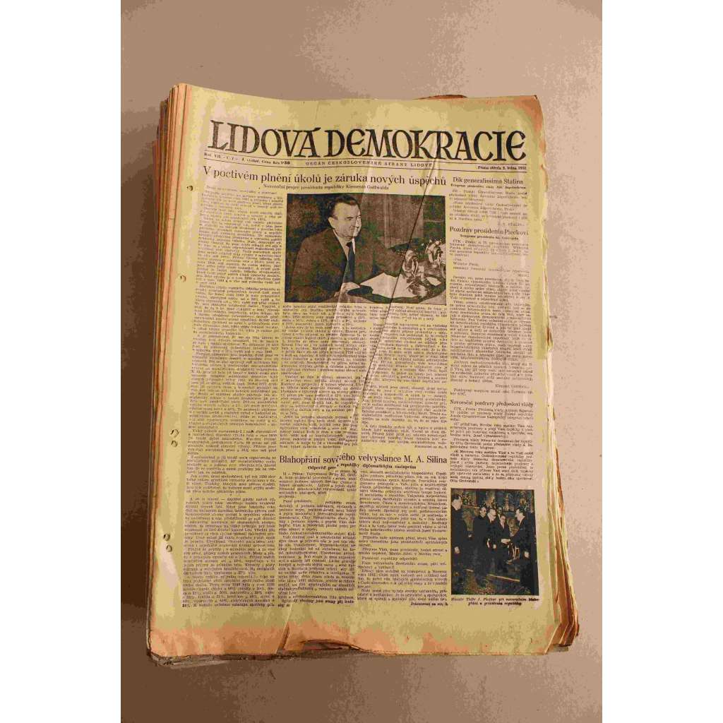 Lidová demokracie 1951, roč. (leden-prosinec) (noviny, komunismus, mj. Dobré výsledky práce zvětšují sílu míru, Dopis presidenta NDR W. Piecka presidentu republiky K. Gottwaldovi; Gottwaldova epocha)