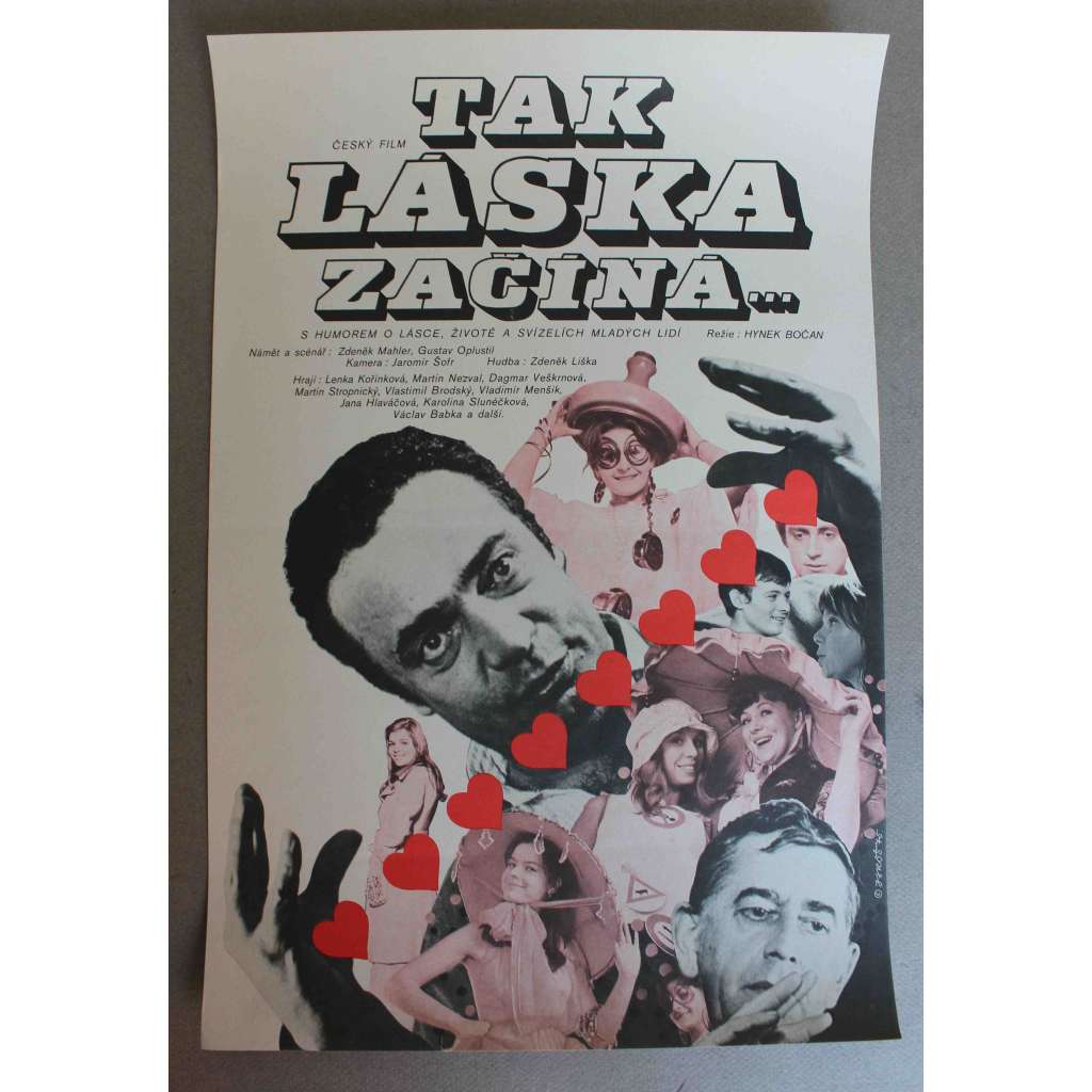 Tak láska začíná...1975 (filmový plakát, režie Hynek Bočan, hudba Zdeněk Liška, hrají Lenka Kořínková, Martin Nezval, Dagmar Havlová, Martin Stropnický, Vlastimil Brodský, Vladimír Menšík) Tak láska začíná...1975 (filmový plakát, režie Hynek Bočan, hudba Zdeněk Liška, hrají Lenka Kořínková, Martin Nezval, Dagmar Havlová, Martin Stropnický, Vlastimil Brodský, Vladimír Menšík)