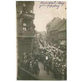 Chomutov, Komotau, obchod, slavnost, průvod, lidé