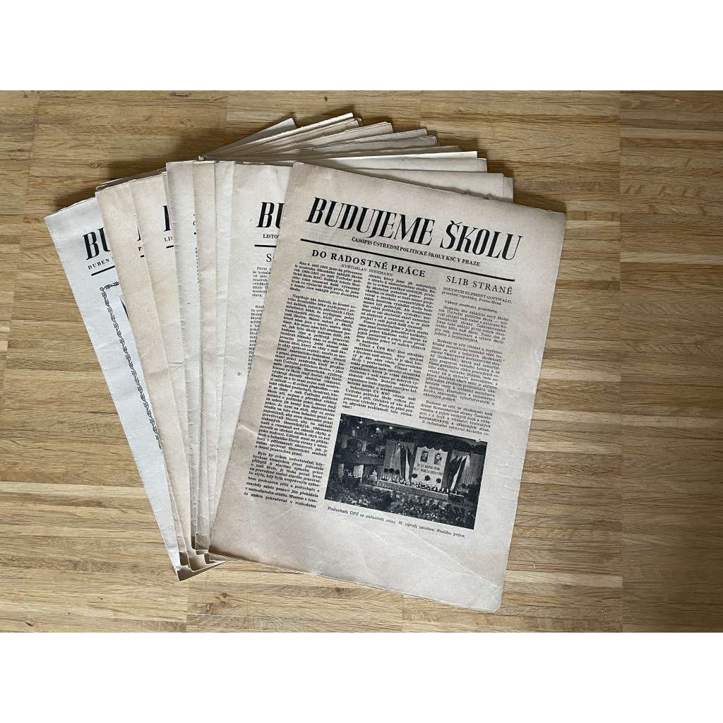 Budujeme školu. Časopis ústřední politické školy KSČ v Praze. Ročník I. číslo 1-3 a 6-10./1950 - 1951 a ročník II., číslo 1-9/1951-1952 (není kompletní) - noviny, časopis (Stalin, Gottwald...)