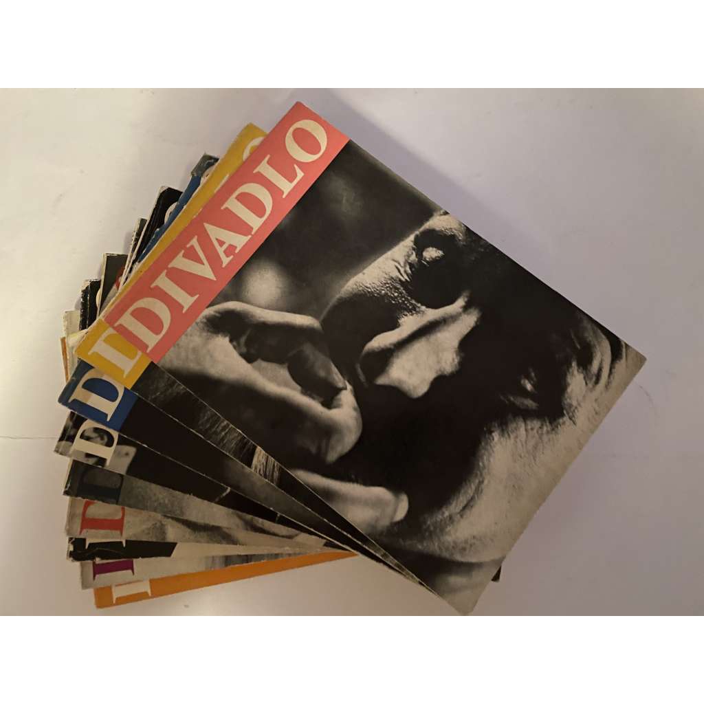 Divadlo, čísla 1., a 3-10 / 1963 (časopis) není komplet