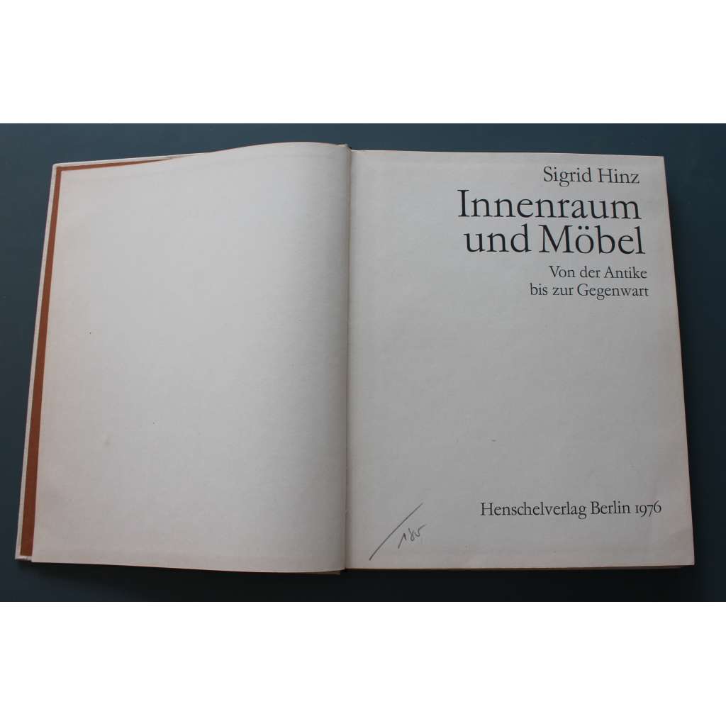 Innenraum und Möbel. Von der Antike bis zur Gegenwart (Design interiérů a nábytku. Od starověku do současnosti, nábytek, antika, gotika, renesance, baroko, rokoko, historismus, secese, bauhaus)