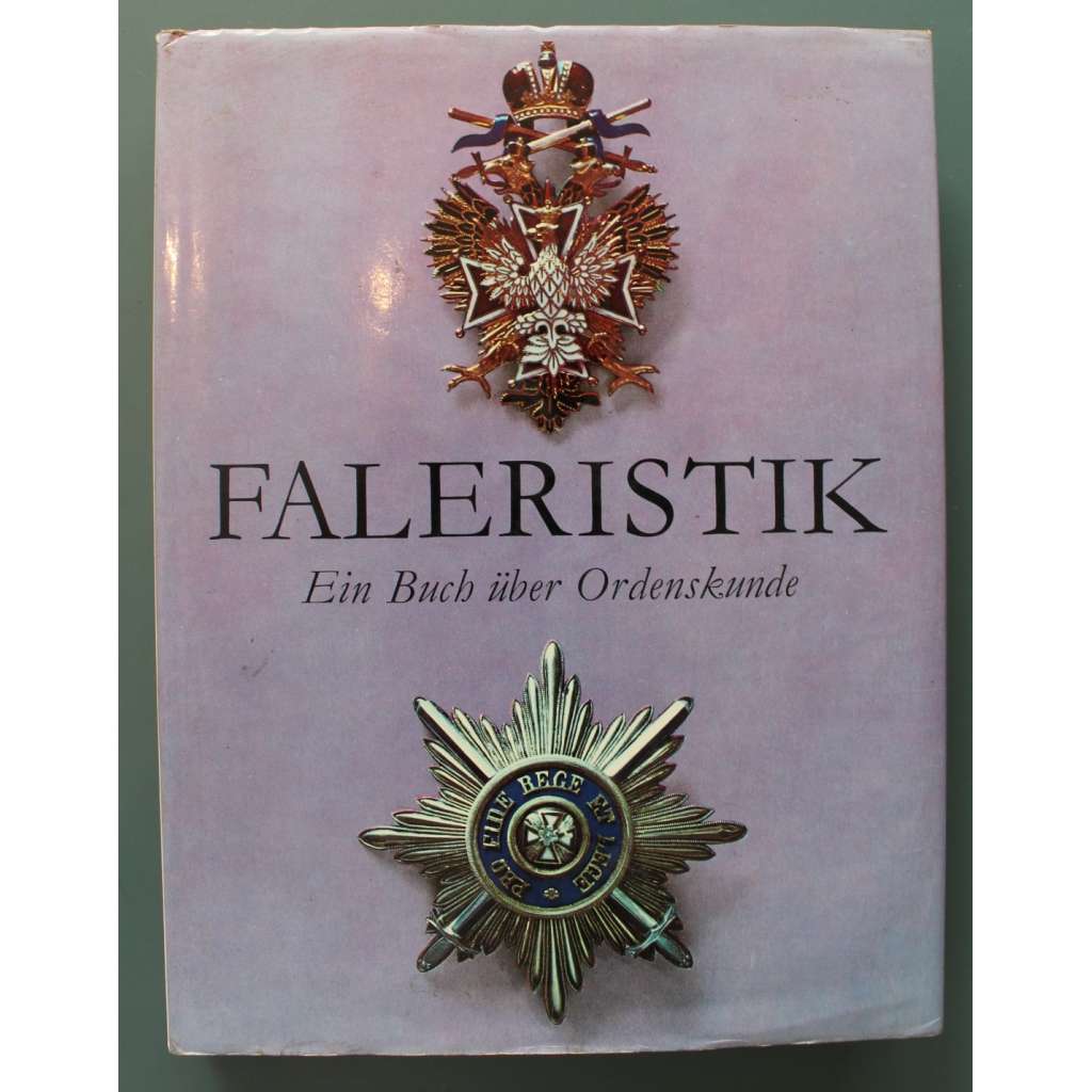 Faleristik Ein Buch über Ordenskunde (Faleristika: Kniha o studiu řádů a vyznamenání, řády, mj. Rakousko Uhersko, Francie, ČSR, Rusko, Mexiko, Vatikán; fotografie Jindřich Marco)