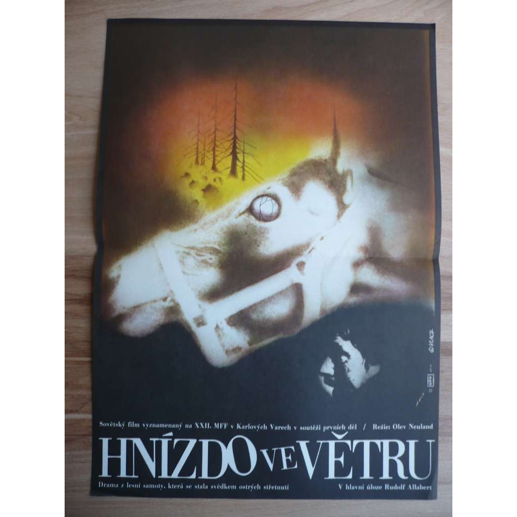 Hnízdo ve větru (filmový plakát, film SSSR 1981, režie Olev Neulandm hraje Rudolf Allabert)