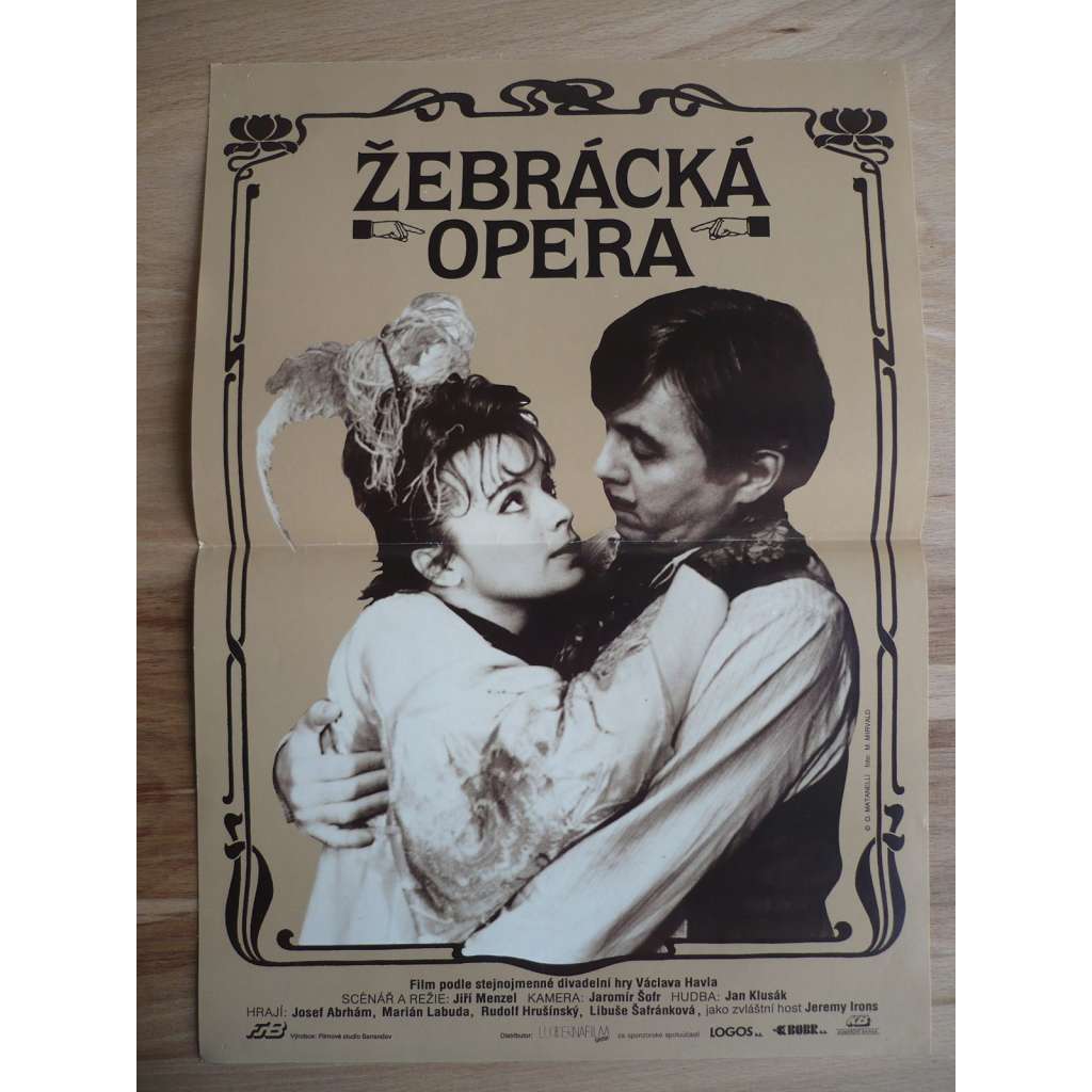Žebrácká opera (filmový plakát, film ČSSR 1991, režie Jiří Menzel, Hrají: Josef Abrhám, Jana Švandová, Libuše Šafránková)