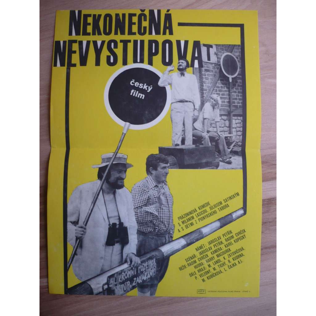 Nekonečná - nevystupovat (filmový plakát, film ČSSR 1978, režie Radim Cvrček, Hrají: Milan Lasica, Július Satinský, Matej Landl)