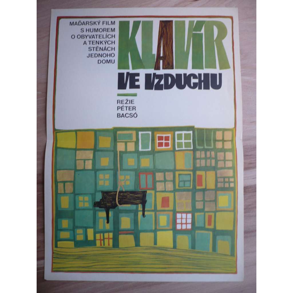 Klavír ve vzduchu (filmový plakát, film Maďarsko 1976, režie Péter Bacsó, Hrají: Juraj Ďurdiak, Tibor Rácz, Ferenc Kállai)