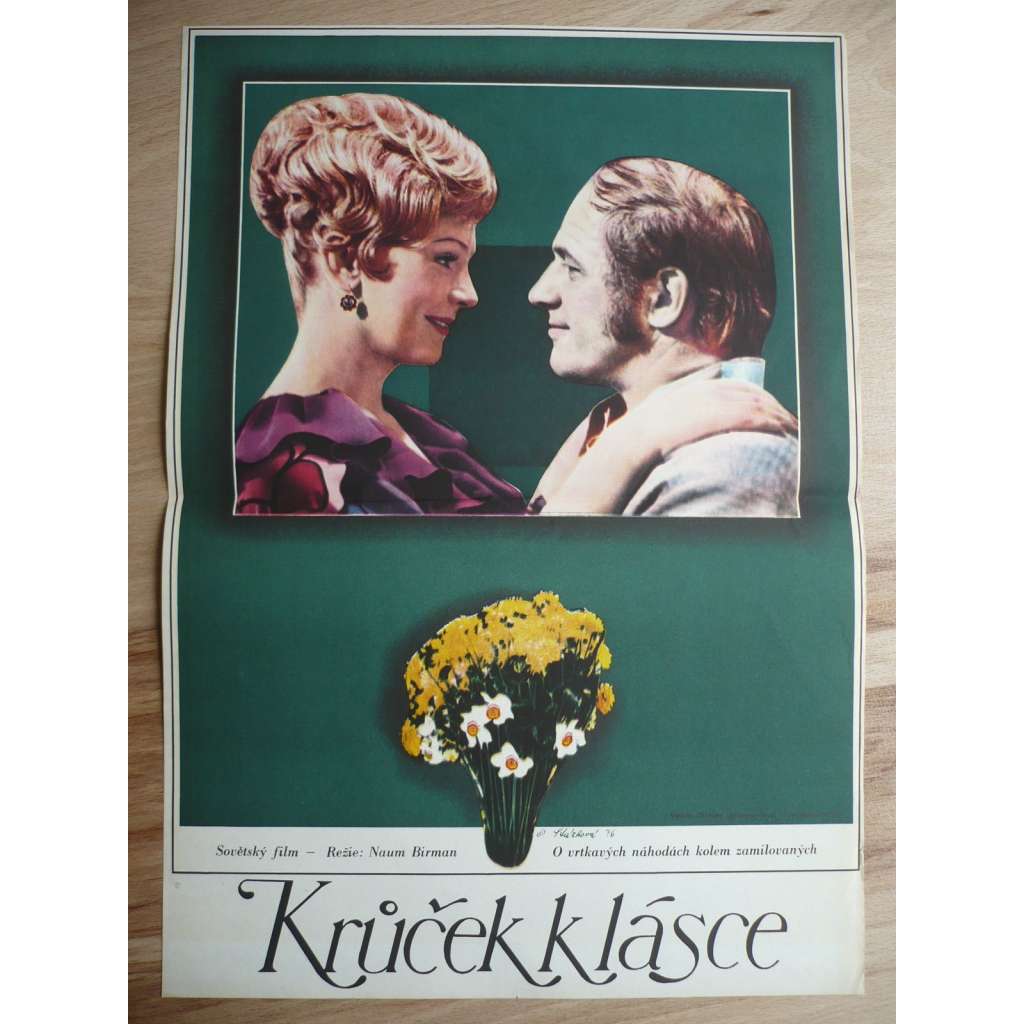 Krůček k lásce (filmový plakát, film SSSR 1975, režie Naum Birman, Hrají: Ludmila Gurčenko, Georgij Vicin, Jevgenij Leonov)