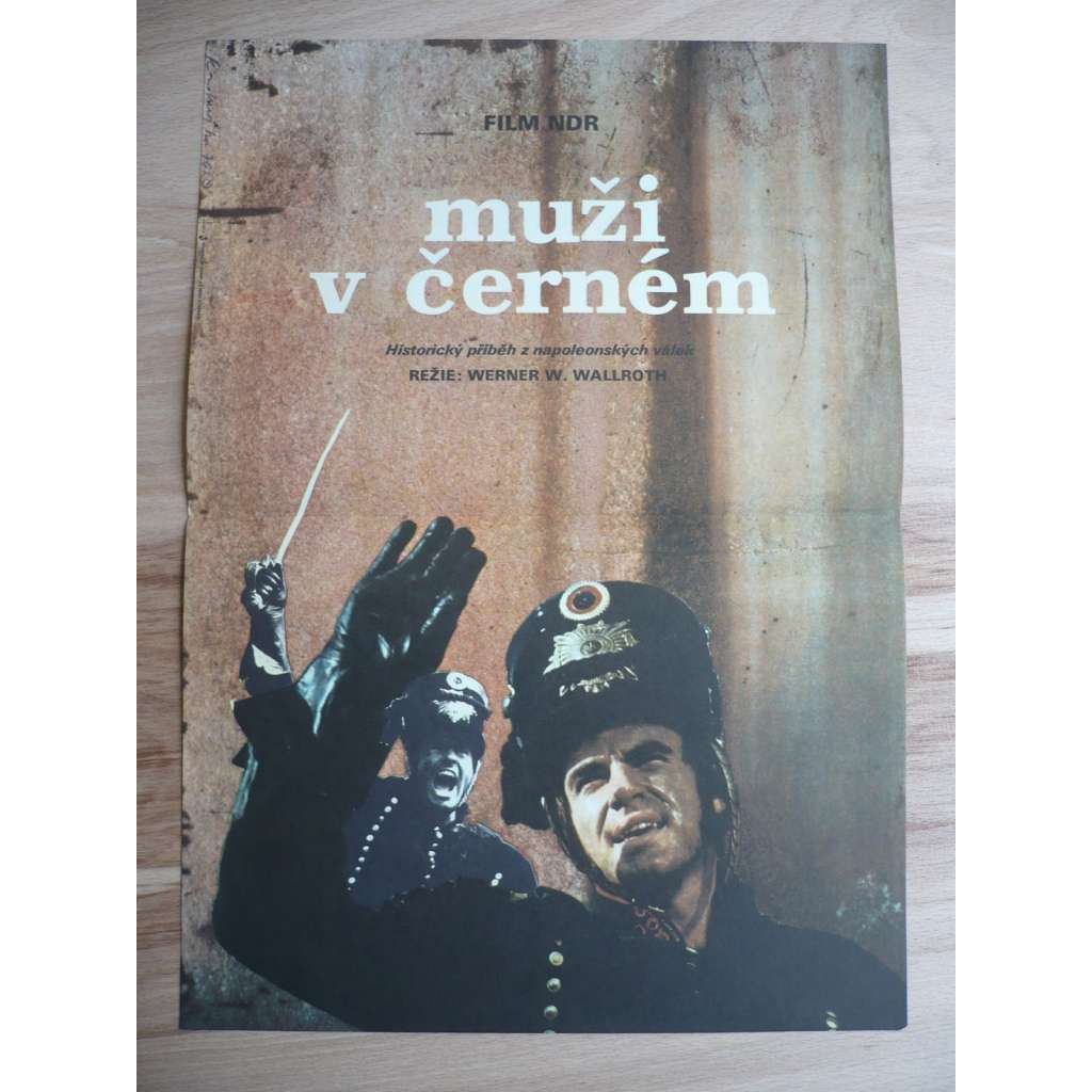 Muži v černém (filmový plakát, film NDR 1976, režie  Werner W. Wallroth)