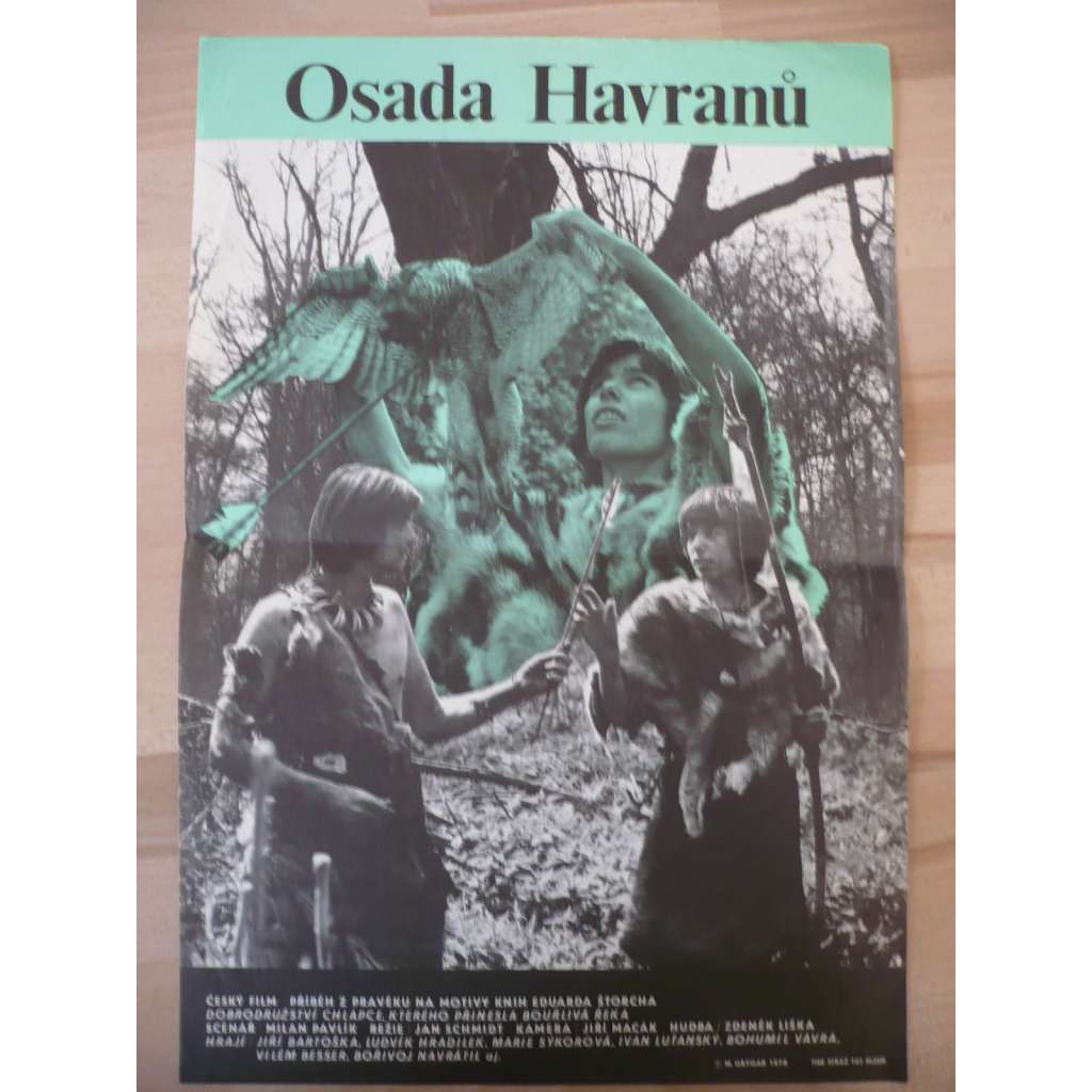 Osada Havranů (filmový plakát, film ČSSR 1977, režie Jan Schmidt, Hrají: Jiří Bartoška, Ludvík Hradilek, Marie Sýkorová)