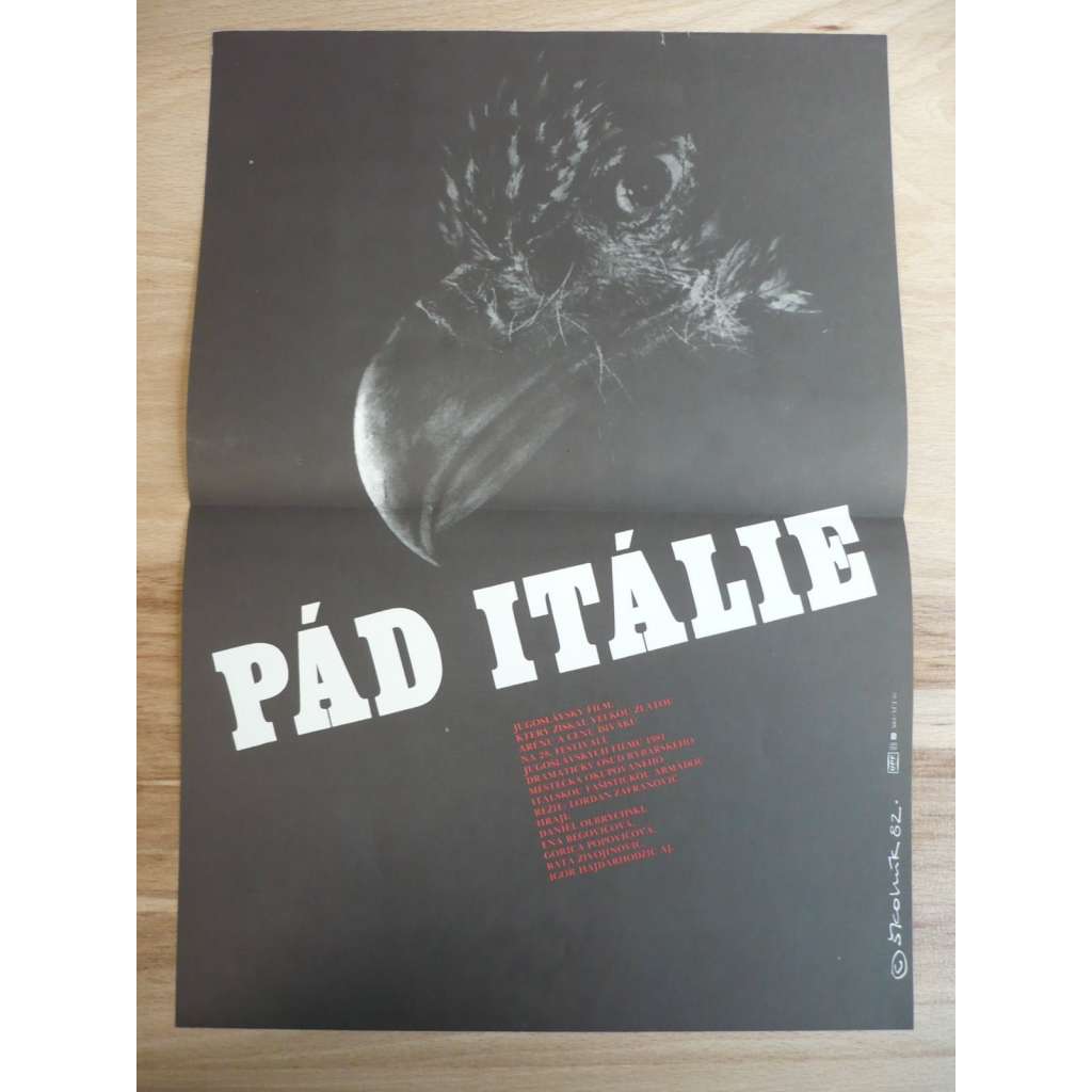 Pád Itálie (filmový plakát, film Jugoslávie 1981, režie Lordan Zafranovič, Hrají: Daniel Olbrychski, Mirjana Karanovič, Dušan Janičijevič)