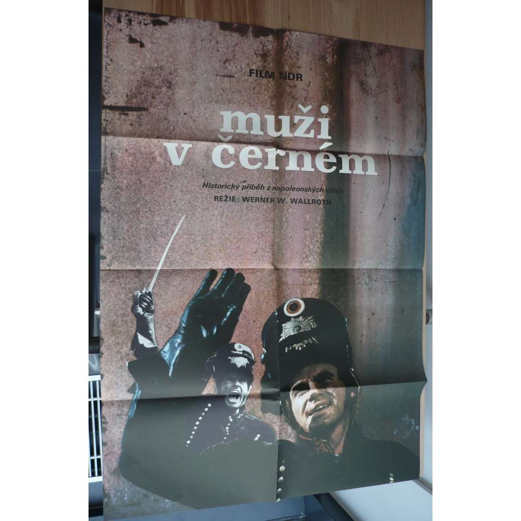 Muži v černém (filmový plakát, film NDR 1976, režie Werner W. Wallroth)