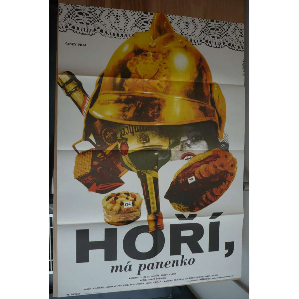 Hoří, má panenko (filmový plakát, film ČSSR 1967, režie Miloš Forman, Hrají: Jan Vostrčil, Josef Šebánek, Ladislav Adam)