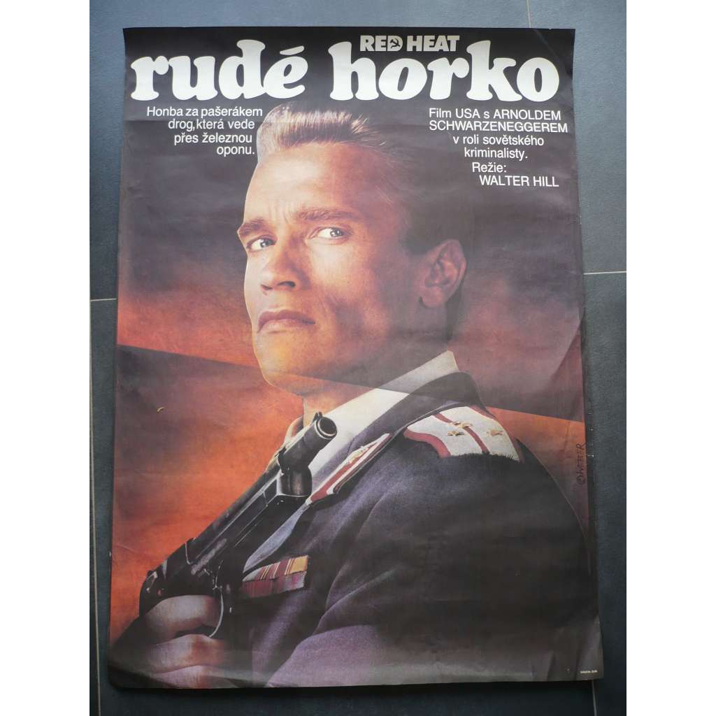 Rudé horko (filmový plakát, film USA 1988, režie Walter Hill, Hrají: Arnold Schwarzenegger, Jim Belushi, Peter Boyle)