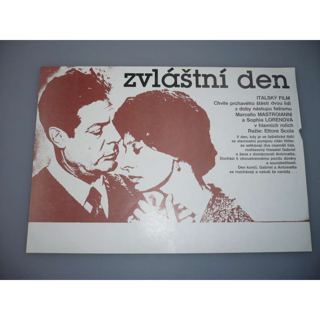 Zvláštní den (filmový plakát, papírová fotoska, slepka, film Itálie - Kanada 1977, režie  Ettore Scola, Hrají: Sophia Loren, Marcello Mastroianni, John Vernon)