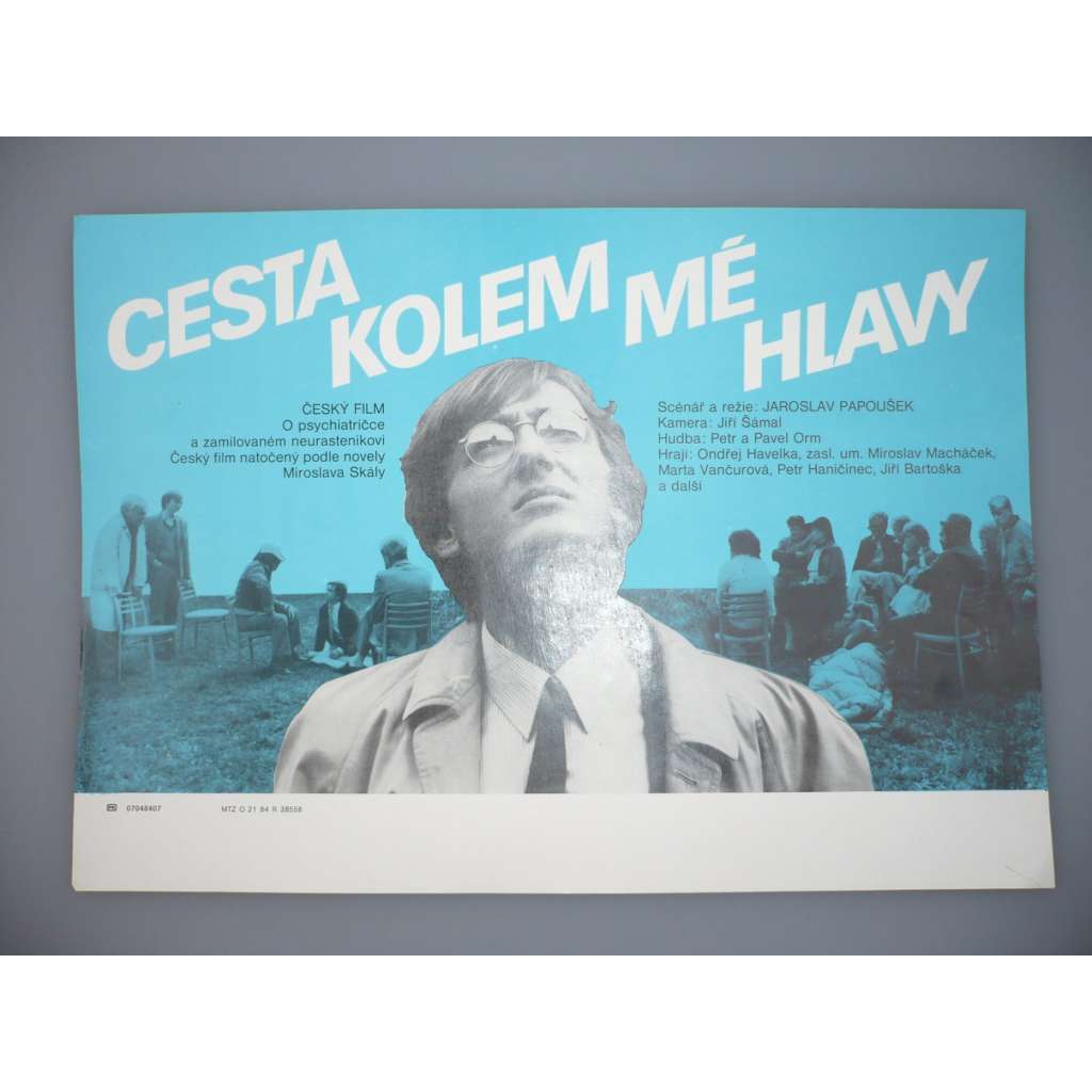 Cesta kolem mé hlavy (filmový plakát, papírová fotoska, slepka, film ČSSR 1984, režie Jaroslav Papoušek, Hrají: Ondřej Havelka, Miroslav Macháček, Marta Vančurová, Petr Haničinec)