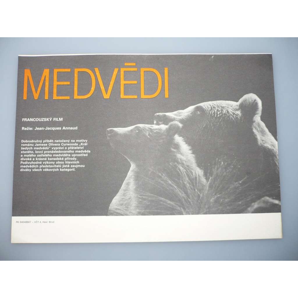 Medvědi (filmový plakát, papírová fotoska, slepka, film Franci 1988, režie Jean-Jacques Annaud, Hrají: medvěd Bart, medvěd Youk, Tchéky Karyo)