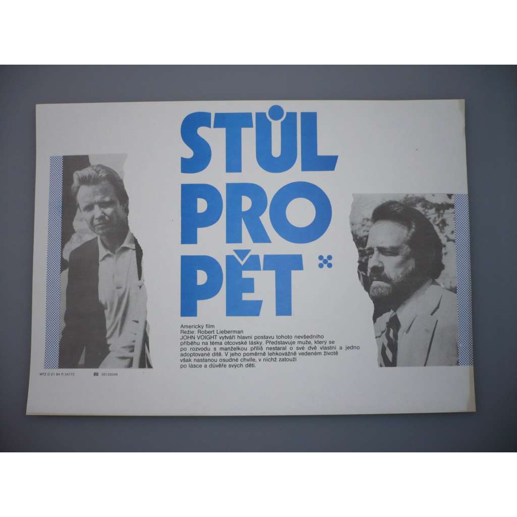 Stůl pro pět (filmový plakát, papírová fotoska, slepka, film USA 1983, režie  Robert Lieberman, Hrají: Jon Voight, Richard Crenna, Marie-Christine Barrault)