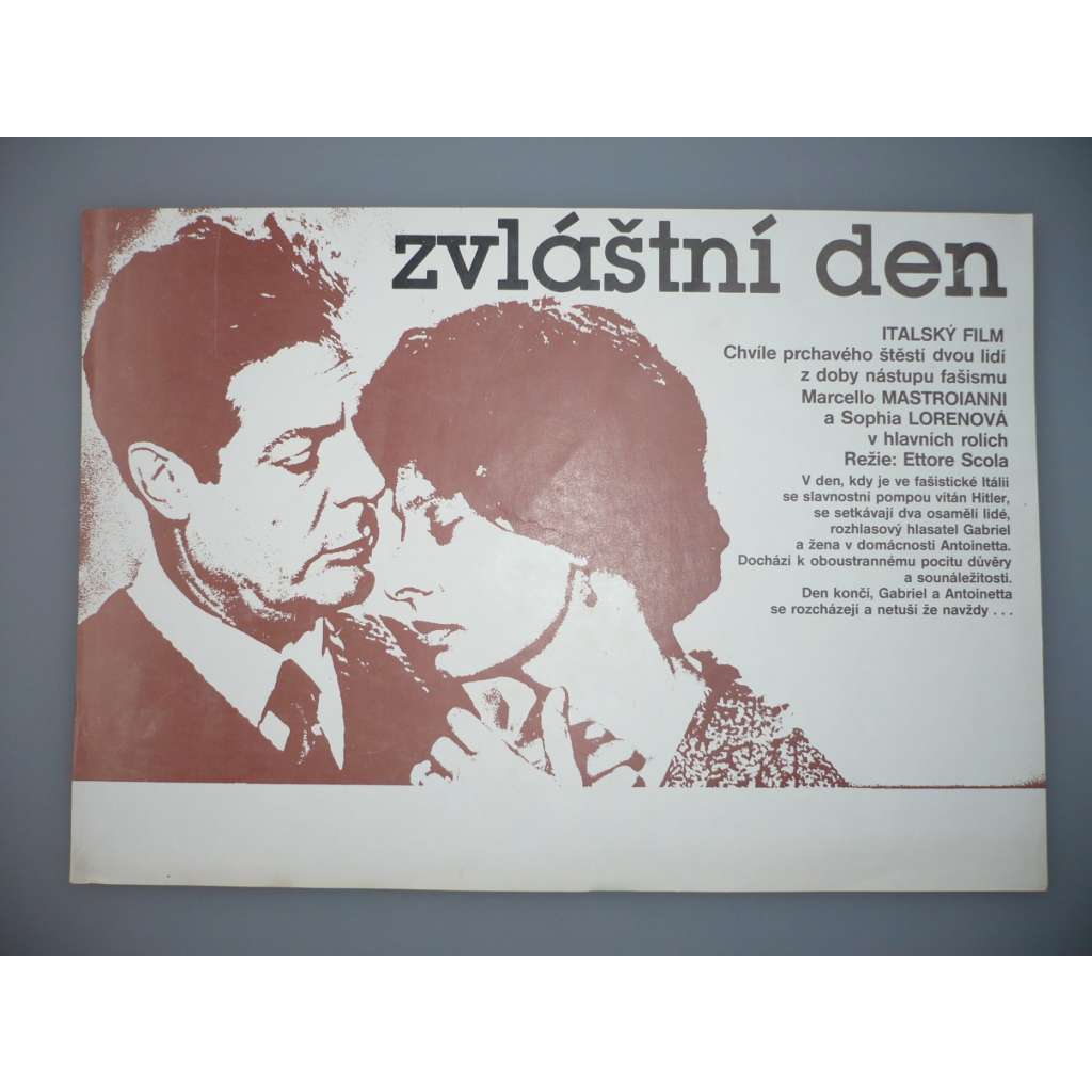 Zvláštní den (filmový plakát, papírová fotoska, slepka, film Itálie 1977, režie Ettore Scola, Hrají: Sophia Loren, Marcello Mastroianni, John Vernon,)