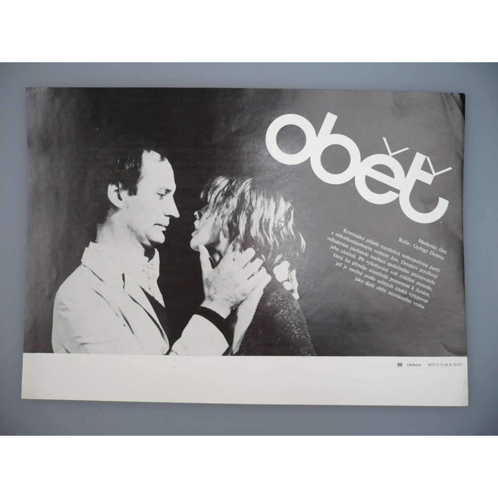 Oběť (filmový plakát, papírová fotoska, slepka, film Maďarsko 1980, režie György Dobray, Hrají: Gábor Reviczky, Anikó Sáfár, Ferenc Kállai)