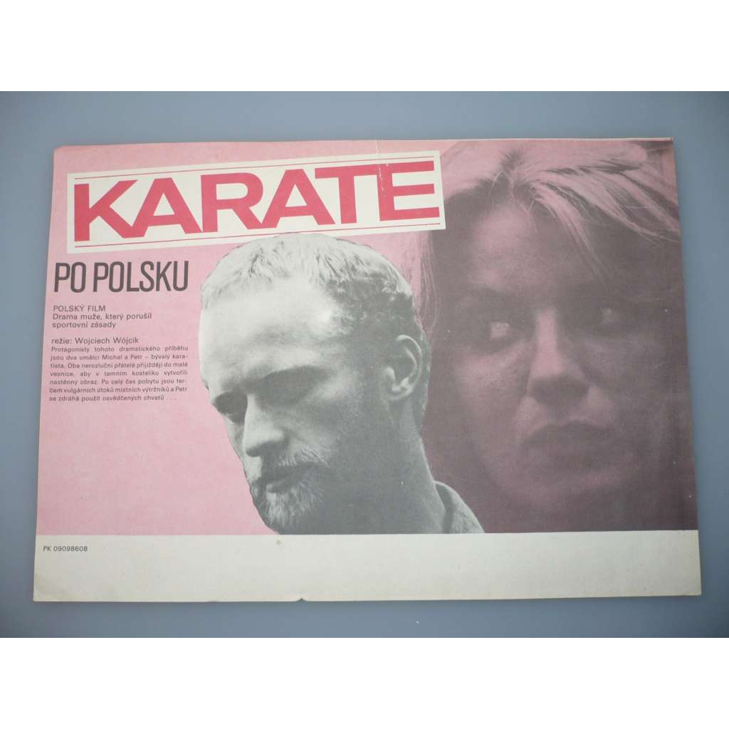 Karate po polsku (filmový plakát, papírová fotoska, slepka, film Polsko 1982, režie  Wojciech Wójcik, Hrají: Dorota Kamińska, Jerzy Trela, Zbigniew Buczkowski)