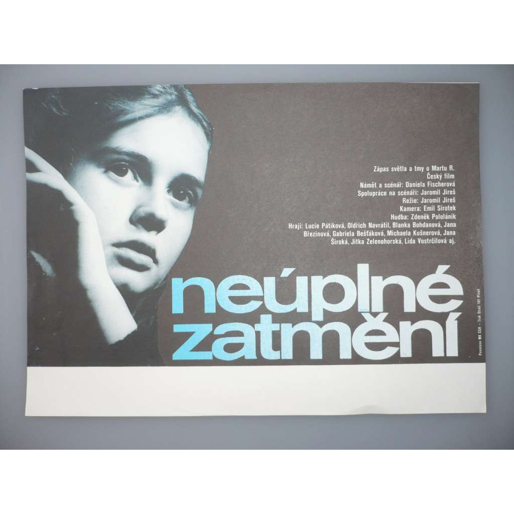 Neúplné zatmění (filmový plakát, papírová fotoska, slepka, film ČSSR 1982, režie Jaromil Jireš, Hrají: Lucie Pátíková, Jana Březinová, Simona Stašová)