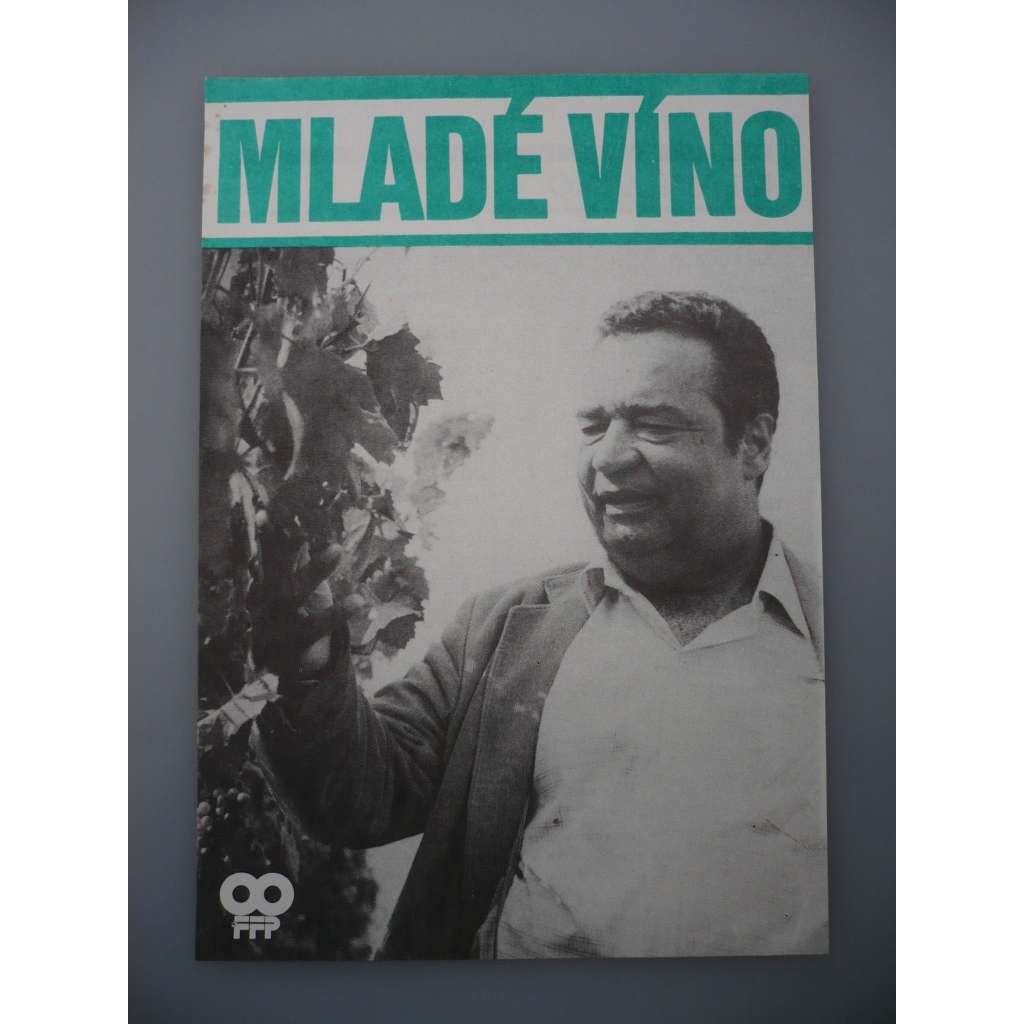 Mladé víno (filmový plakát, papírová fotoska, slepka, film ČSSR 1986, režie Václav Vorlíček, Hrají: Vladimír Menšík, Božidara Turzonovová, Jiří Sovák)