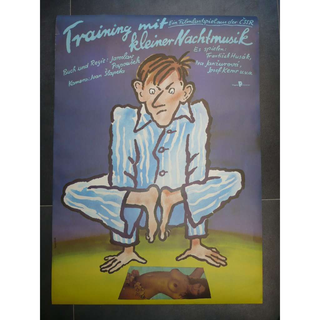 Všichni musí být v pyžamu (filmový plakát, film ČSSR 1984, režie Jaroslav Papoušek, Hrají: František Husák, Iva Janžurová, Josef Kemr)