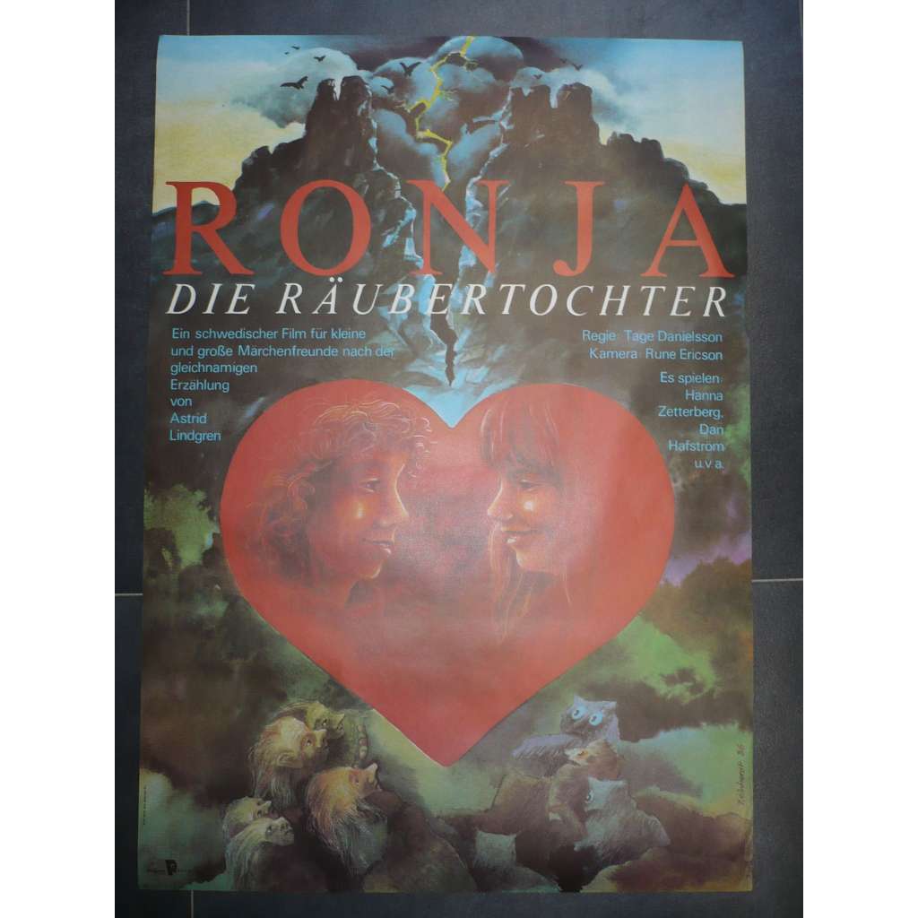 Ronja, dcera loupežníka (filmový plakát, film ČSSR 1984, režie Tage Danielsson, Hrají: Hanna Zetterberg, Dan Håfström, Börje Ahlstedt)