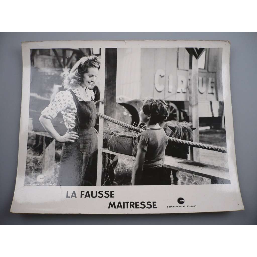 Fotoska - La Fausse maîtresse (film Francie 1942, režie André Cayatte, Hrají: Danielle Darrieux, Lise Delamare, Jacques Dumesnil) - ORIG. CINEMA-PHOTO