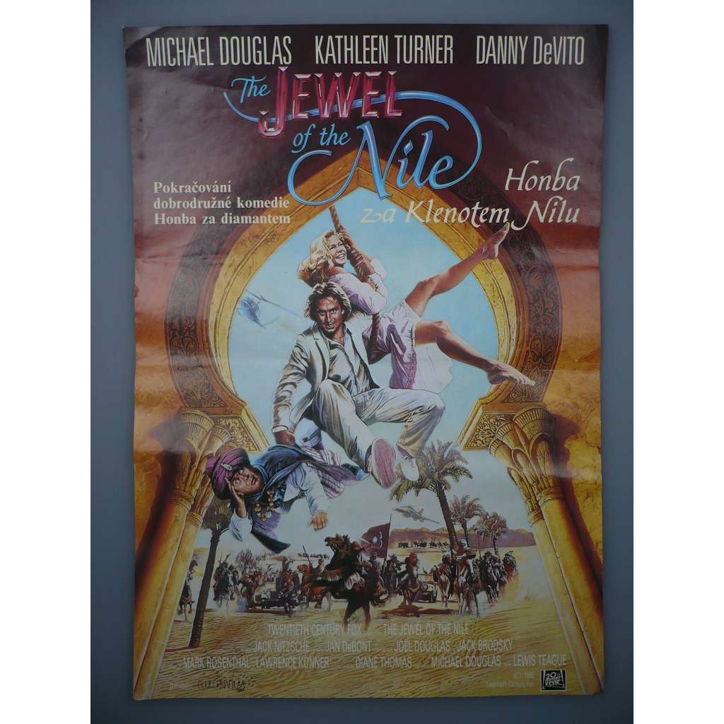 Honba za klenotem Nilu (filmový plakát, film USA 1985, režie Lewis Teague, Hrají: Michael Douglas, Kathleen Turner, Danny DeVito)