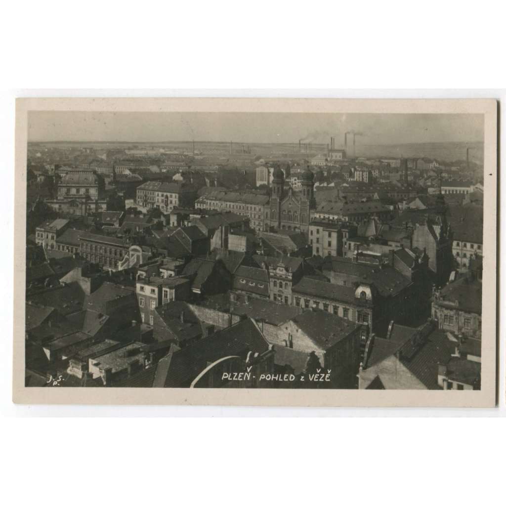 Plzeň, pohled z věže na západ, synagoga, továrna Škoda na obzoru