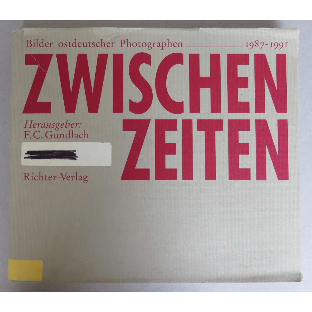 Zwischenzeiten: Bilder ostdeutscher Photographen 1987-1991 [Mezidobí: Snímky východoněmeckých fotografů z let 1987-1991; fotografie, Východní Německo, bývalá NDR, DDR ] HOL