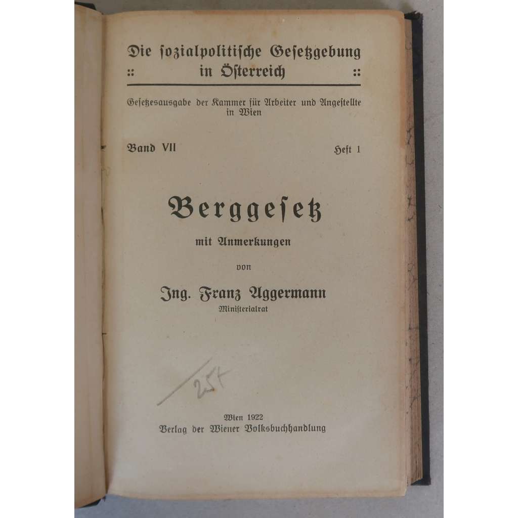 Berggesetz: mit Anmerkungen von Ing. Franz Aggermann, Ministerialrat  [Rakouský horní zákon; hornictví, sociální politika a sociální zákonodárství, První Rakouská republika]