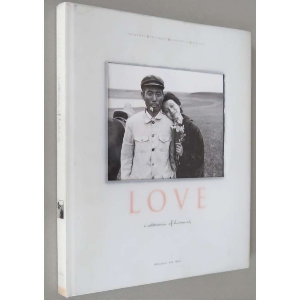 Love: A Celebration of Humanity [Láska: Oslava lidství; fotografie; umění]