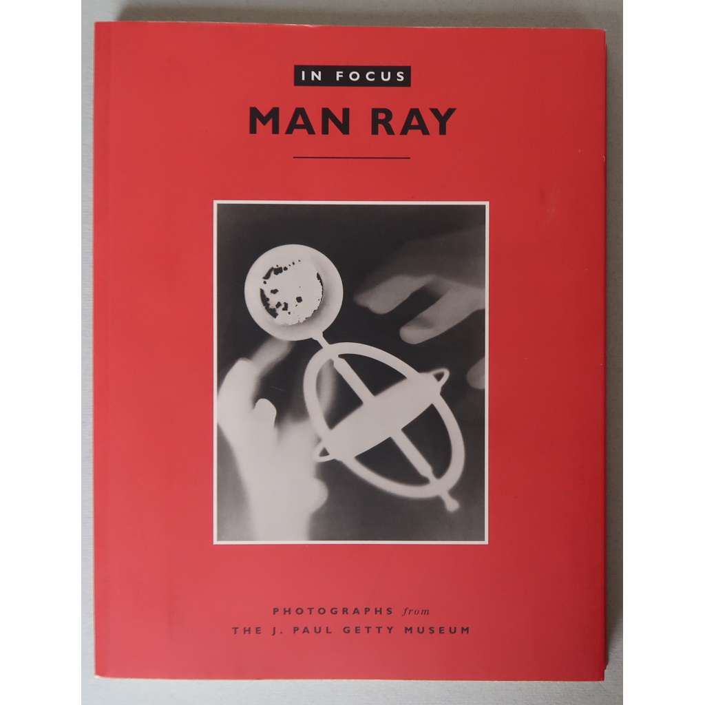 Man Ray, 1890-1976. In Focus: Photographs from The J. Paul Getty Museum [fotografie, avantgarda]