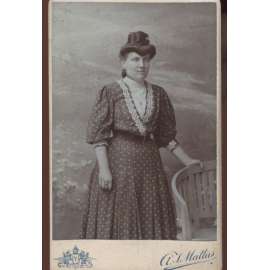 Stará fotografie - kabinetka (A. J. Mattas, Chrudim, Příbram, Hořovice) - žena