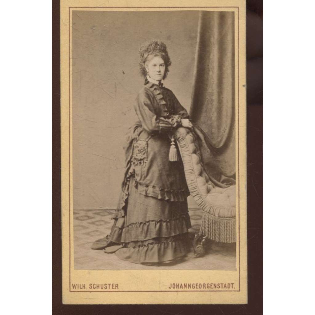 Stará fotografie - kabinetka (Wilhelm Schuster, Johann Georgenstadt) - žena