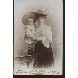 Stará fotografie - kabinetka (Atelier Elite, Praha) - žena a dítě